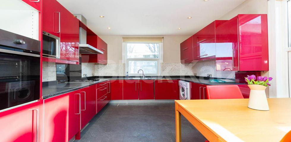 			2 Bedroom, 1 bath, 1 reception Maisonette			 Leasowes Road, Leyton 
